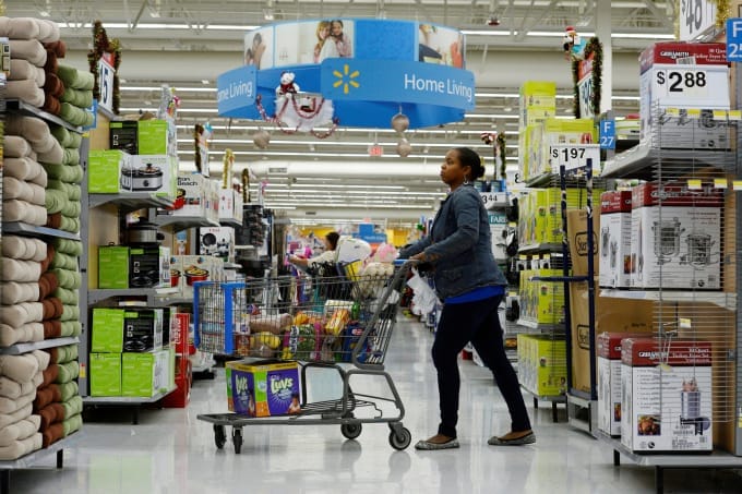 Walmart đau đầu trong cuộc chiến thuế quan Mỹ - Trung