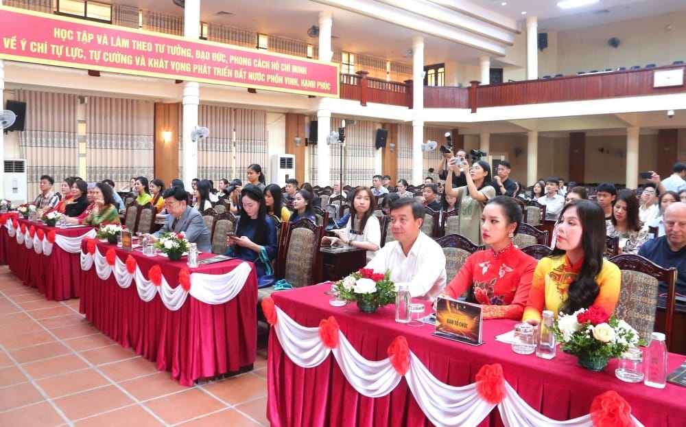 Hoa hậu Di sản Áo dài Việt Nam 2024