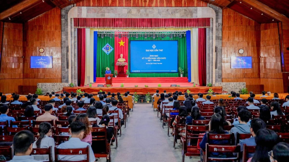 Hơn 150 ứng viên tham gia ứng tuyển kỳ tuyển dụng viên chức đợt 1 năm 2025 vào Đại học Cần Thơ