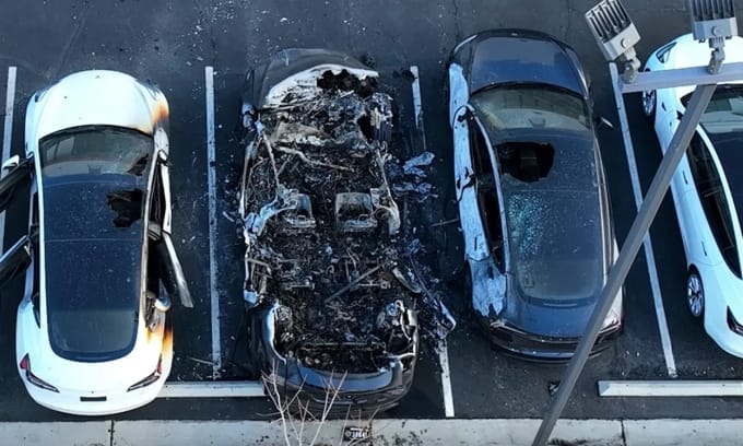 FBI coi loạt vụ phá hoại xe Tesla là 'hành vi khủng bố'