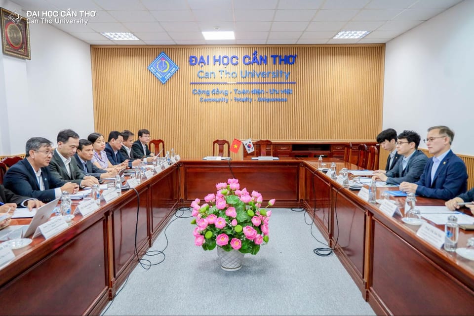 Trường Đại học Cần Thơ và Đại học Quốc gia Gyeongsang: thắt chặt hợp tác song phương thông qua kết nối trong hoạt động đào tạo