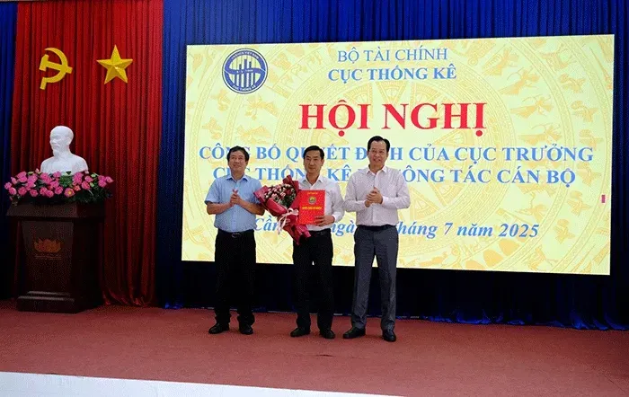 Công bố quyết định công tác cán bộ Thống kê TP Cần Thơ