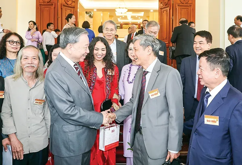 Tổng Bí thư Tô Lâm: Trí thức, nhà khoa học, văn nghệ sĩ tiếp tục là lực lượng tiên phong mở đường cho dân tộc tiến lên mạnh mẽ